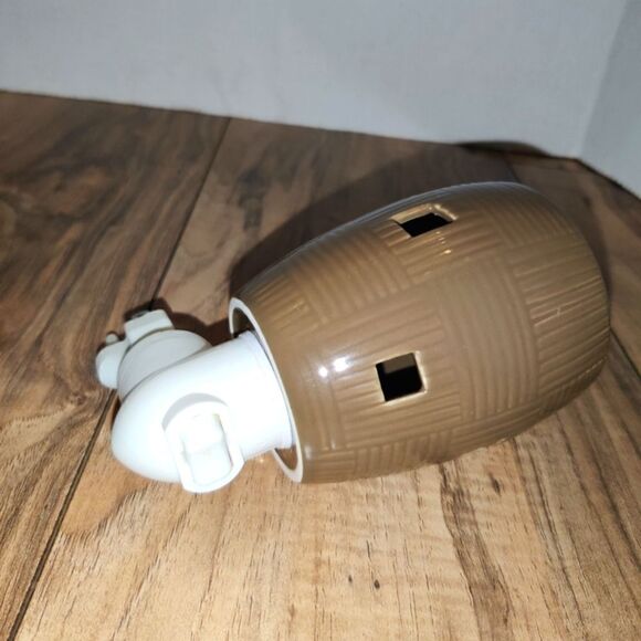 Scentsy Plug In Wall Nightlight Warmer Brown Weave Basket - Picture 4 of 5